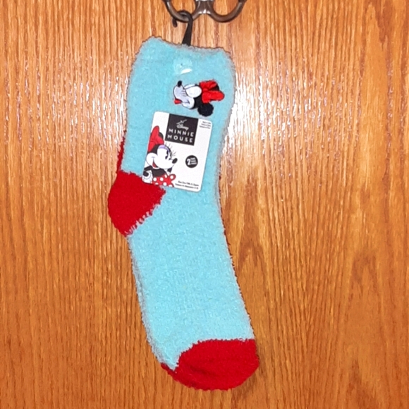 2 PK of Mickey & Minnie Mouse Fuzzy Socks NWT - Picture 10 of 16